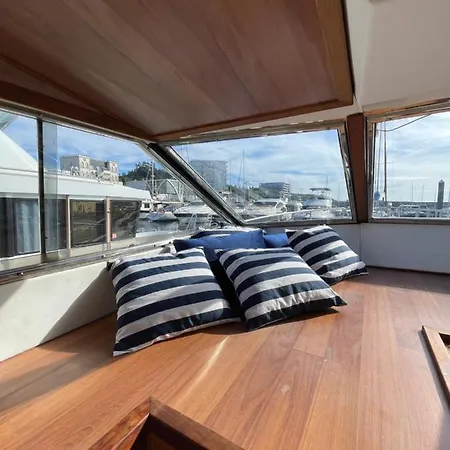 Infantman Yatch Hotel en barco