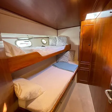 Infantman Yatch Hotel en barco Vila Nova de Gaia