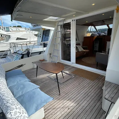 Infantman Yatch 보트호텔 *